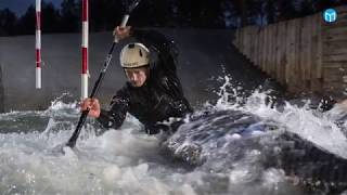 Night canoeing with Isak Öhrström. Isak kastar sig nerför Falu vildvattenpark