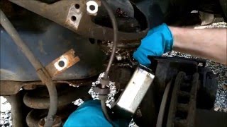 USING A BALL JOINT SEPARATOR TOOL