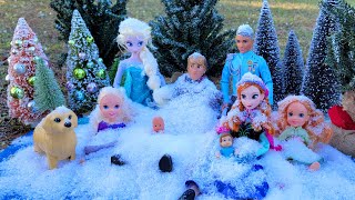 2022 Happy New Year  Elsa And Anna Toddlers - Snow Playing