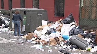 Rubbish piles up on the streets of Madrid