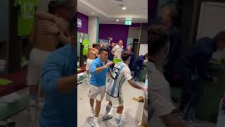¡Se prendió el vestidor de Argentina! Los jugadores celebraron cantando “Muchachos, ahora nos vol…”