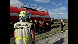 Sonderausbildung Katastrophenschutz: Feuerwehren üben an Gefahrgutzug