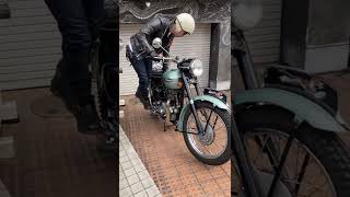 めっちゃ古いトラが来た!! 1954 TRIUMPH T110 #Shorts #TRIUMPH #KRAFTYROOM