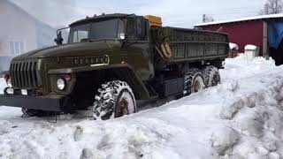 Урал 4320 по плотному снегу (смотреть до конца). Russian truck Ural 6x6.