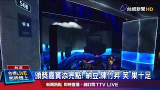 李千那領唱開場歌舞 改編歌舞劇走懷舊風