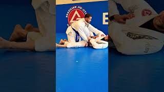 Jiu jitsu scissor sweep from closed guard. #jiujitsu #learnjiujitsu #graciebarra