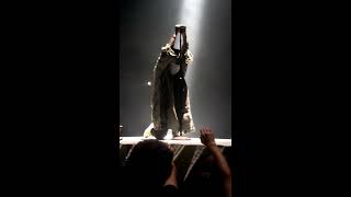 Kanye attempts to perform Hey Mama