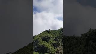 早池峰剣ヶ峰山頂に至る　Reaching the summit of Hayachine Kengamine