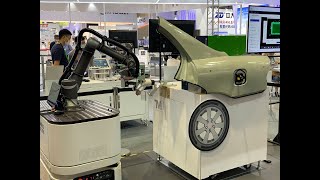 自動充電系統：3D Camera + Robot + AGV (電動車充電站)