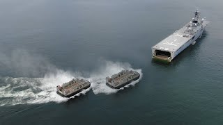 【トンガ派遣LCAC】【高画質】海上自衛隊 揚陸艇 LCAC エルキャック♪2艇が…車庫入れに挑戦！？【ホバー クラフト】【広島呉江田島】Well deck 2021年8月27日