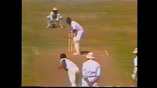 Kris Srikanth vs Malcom Marshall Mini Duel. Sharjah 1986. Six, Four and then Leg Stump Uprooted.