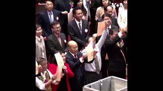 韩国瑜当选台湾立法院长 有民众在立法院外抗议