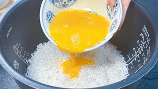 Pour the eggs into the rice, I didn't expect them to be so delicious, nutritious and satisfying,