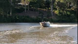 Stessco Gulf Runner 550 - Brisbane River water test