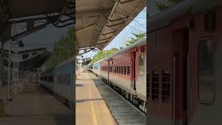 Pallavan Express thrashing Chrompet at high speed