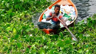 বুড়িগঙ্গা নদী থেকে প্লাস্টিকের বোতল সংগ্রহ করছেন এক ব্যক্তি|collecting plastic bottles from river