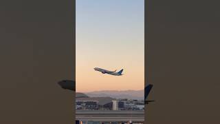 Amazing @united. #lax #aviation #avgeek #united #planesspotting #aeroplane #losangeles #sunset