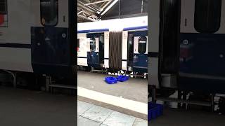 Automatic Closing Doors Vande Bharat Express   #shorts #shortvideo #indianrailways #railway