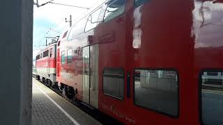 Ein Cityshuttle Mit 1142er nach Wien FJBF fährt in Krems Ab