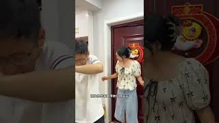 爸爸媽媽陪小可愛在家裡打水仗！ 【小可愛吃不胖】 #vlog #家庭教育#兒童教育#shorts#DIY