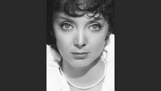 13 Sexy Photos of Carolyn Jones