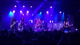 Slash featuring Myles Kennedy "You're a Lie" live in Grand Rapids, MI 9/29/2015