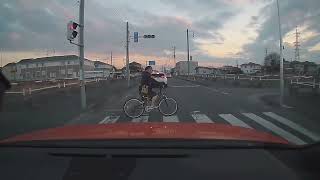 【ドラレコ】赤信号侵入自転車にクラクションを鳴らしたら。。。【車載動画 / ドライブレコーダー】