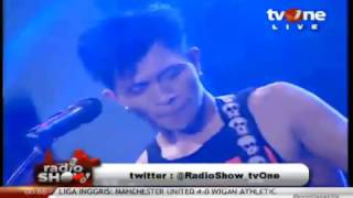 Distorsi Ahmad Dani Cover by Captain jack Live at RadioShow TV ONE