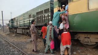 Heavy Rush of passenger at Lahore Railway Station | Suspend of local transport Buses and GT road