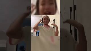 欢子TV：女儿拿个奖状这么开心 欢子TV：女儿拿个奖状这么开心#记录童年 #谁还没个奖状啊 #欢子TV