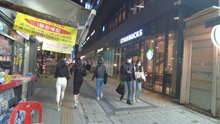 📽Korea 🎹4K Walking on the food street in Sinchon, Seoul🍝