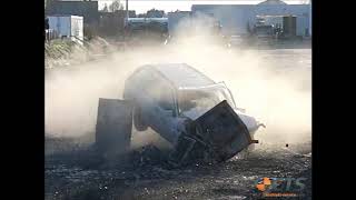 Crash test: Mercedes E (S124) vs. concrete cubes