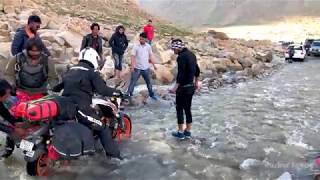 Chang La Pass - Bikers Struggle in downstream water crossing!!!