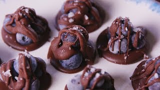 Chocolate Blueberry Clusters | Delish