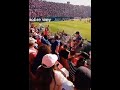 Aficionados de San Luis bañan de cerveza ha aficionado de Monterrey tras festejar gol de Funes Mori