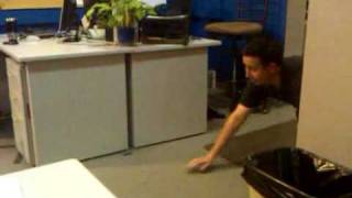 Behind the Scenes: the things you see in a newsroom (!?)