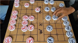 東北象棋狠人掃棋攤，淄博老年冠軍霸氣迎戰，僅二十回合把對方KO