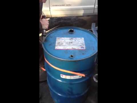 How to cut the lid off 55 gallon drum in under 30 seconds with air chisel How to cut the lid off 55 gallon drum in under 30 seconds with air chisel