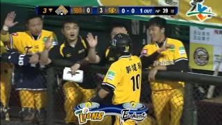 20130706 CPBL 獅 V.S 象 3下 周思齊三游間穿越安打, 帶有1分打點