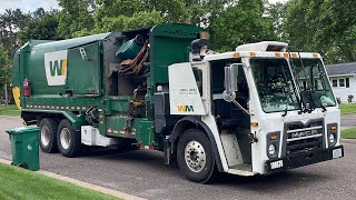 WM Mack LEU Labrie Expert Helping Hand Garbage Truck