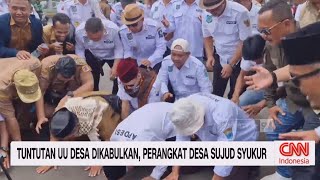 Tuntutan UU Desa Dikabulkan, Perangkat Desa Sujud Syukur