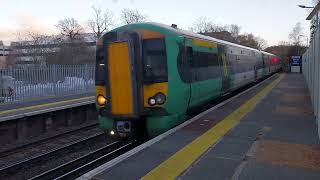 Southern Class 377 157 Electrostar \u0026 Class 377 433 Arriving into Crawley The 11th of December 2023