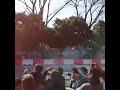 初公道を走るＦ1マシン