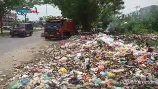 Petugas Kebersihan Kembali Bekerja, Tumpukan Sampah Masih Menggunung