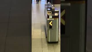 阪急大阪梅田駅の1番改札機を通るだけの動画　Video of just passing through the No,1 ticket gate of HankyuOsakaUmeda Station