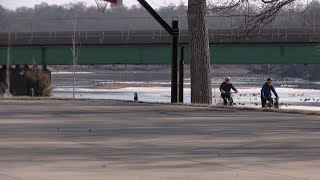 Iowa DNR says plants, trees struggle with drastic temperature changes