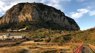 산방산과 바다 배경 산책 Jeju Korea 4K