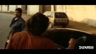 Nagarjuna Antham Movie Scenes - Nagarjuna beats a goon - RGV
