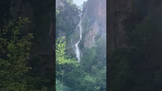 銀河の滝（日本の滝100選）北海道大雪山国立公園にある、細く繊細な白糸のように優美な滝です。#層雲峡 #銀河の滝 #大雪山国立公園 #観光 #北海道 #hokkaido #Japan #trip