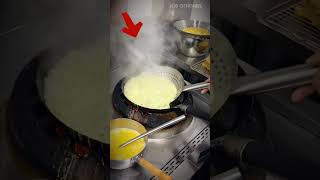 ¡Increíble! El secreto detrás del huevo frito perfecto 🤔🍳 #youtubeshorts #shorts